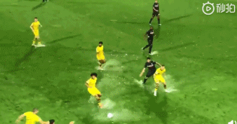 多特蒙德友谊赛4-1大胜 太欢乐了：足球变水球！