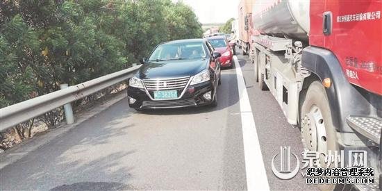 高速两车追尾起火追踪：七车占用应急车道被罚