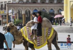 新疆喀什：旅游旺季引客