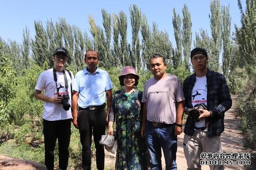 广州大学生赴新疆喀什开展新闻扶贫及调研活动
