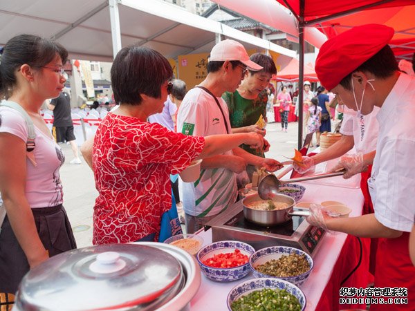 开启寻味之旅！海派小吃与马来美食在七宝古镇激情碰撞