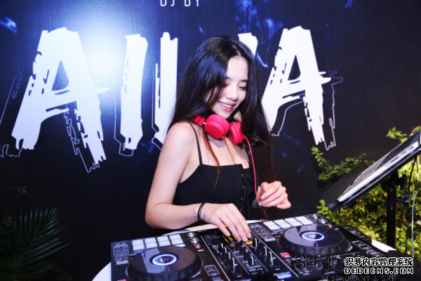 张靓颖发布全新电音专辑 电音新秀AILIA参与混音制作