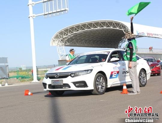     2019年中国量产车性能大赛克拉玛依站23日开赛。　陶拴科　摄