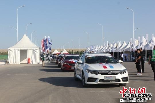 2019年中国量产车性能大赛克拉玛依站23日开赛。　陶拴科 摄
