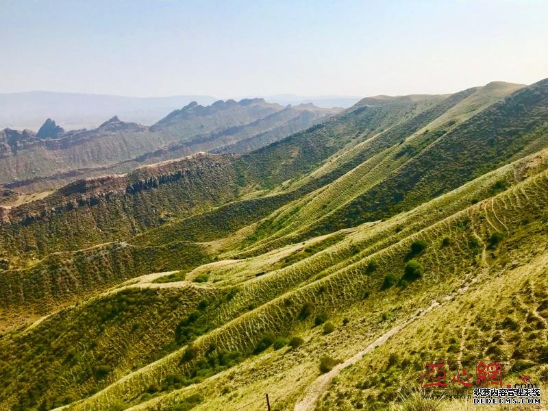 【新疆是个好地方】百里丹霞景奇绝，新疆S101线