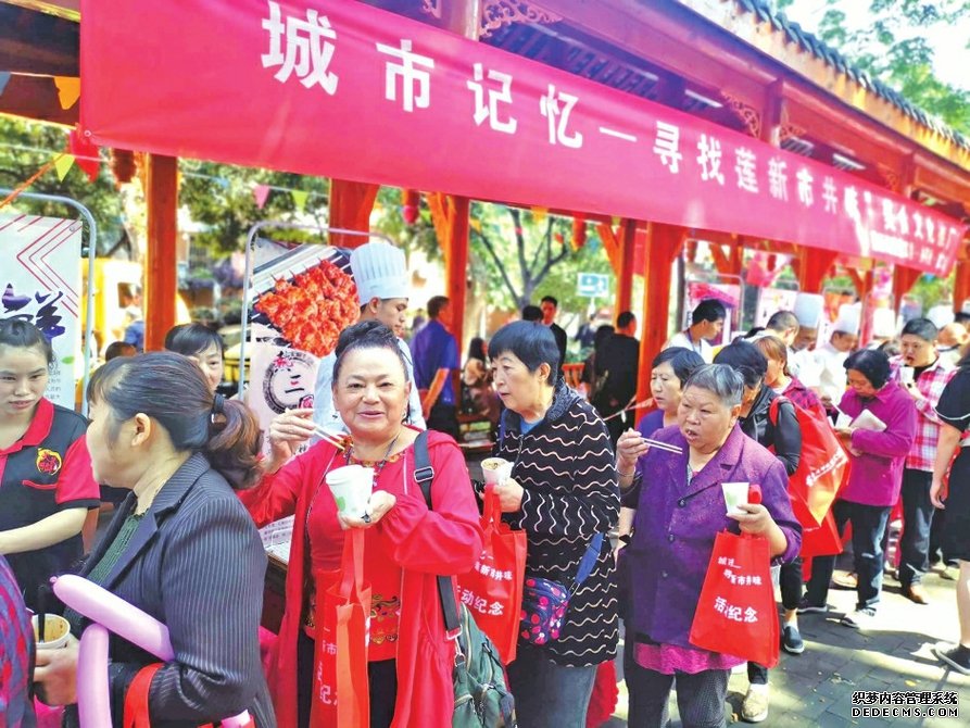 好热闹！市民排长队品尝美食