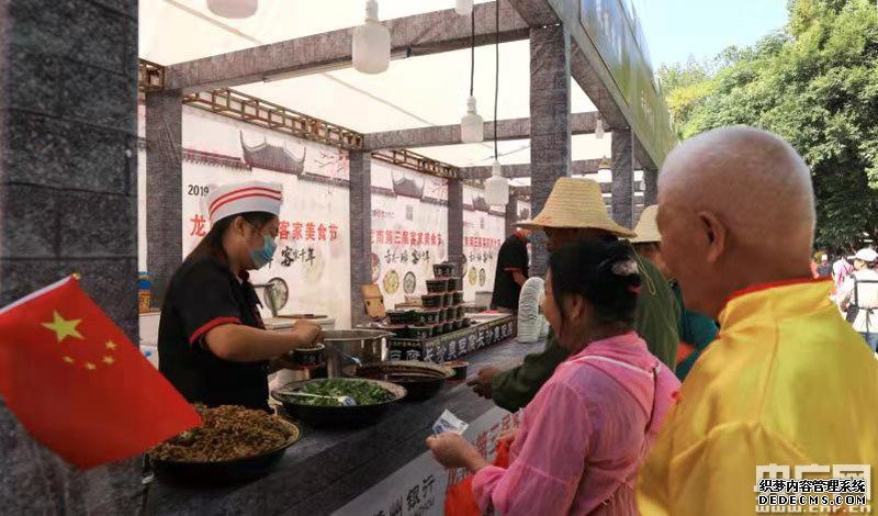 近两百种美食参展龙南第三届客家美食节