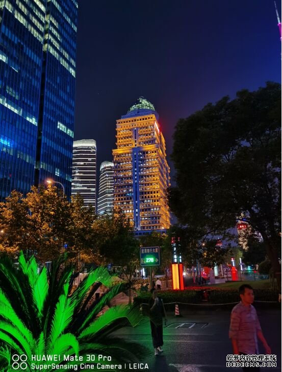 四摄优势明显：华为Mate30 Pro和iPhone11 Pro Max对比
