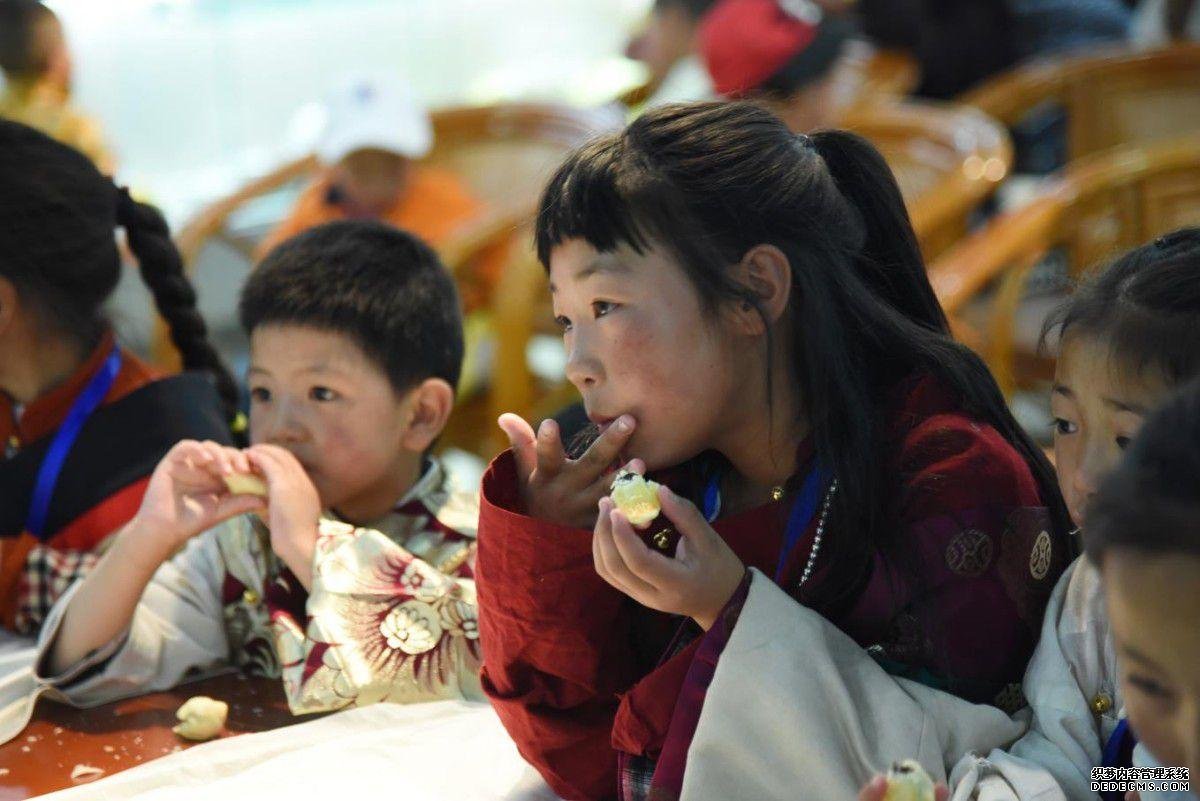 感受中华文化 品尝中华美食 26名藏族小朋友走进
