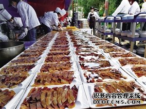 660桌近万人共享“火腿美食宴”2019年10月21日 星
