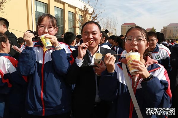 潍坊美加实验学校第四届体育美食节隆重举行