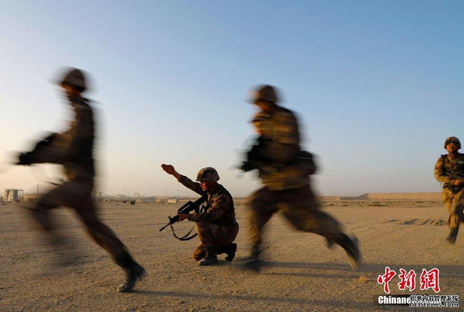 新疆某训练基地新兵连战场战术基础动作训练 场