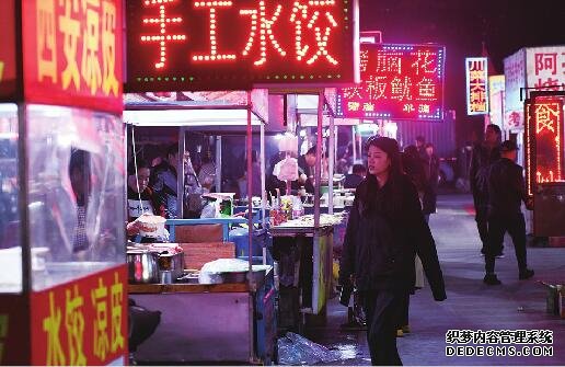 济南：秋冬夜市“不打烊”美食娱乐唱主角