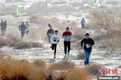 新疆博湖沙漠马拉松开赛
