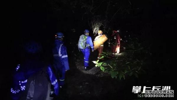 驴友被困湖南1900米高峰，食物和水耗尽，救援人员22小时通宵营救，最终……