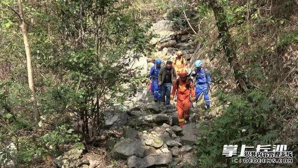 驴友被困湖南1900米高峰，食物和水耗尽，救援人员22小时通宵营救，最终……