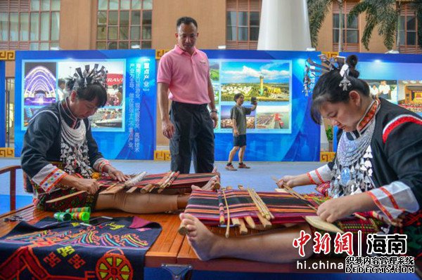 海南美食特产暨侨乡民俗风情街和图片展开街