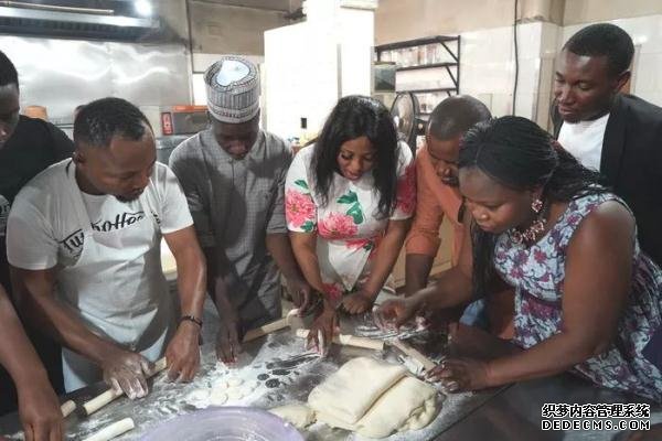 尼日利亚：中国烹饪展风采，美食共品一家亲