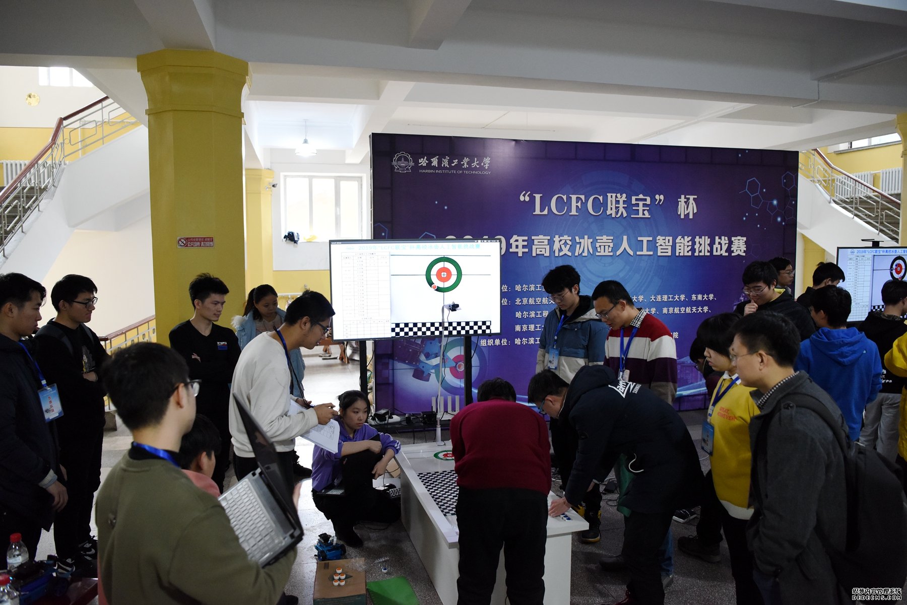 哈工大智能冰壶机器人助力“哪吒”续写新传奇
