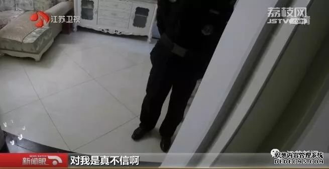 男生考试不及格报警称被家暴 警察当场拿试卷讲题