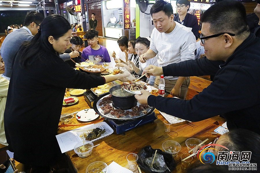 品美食、评夜市 大众评审团走进海垦花园夜市