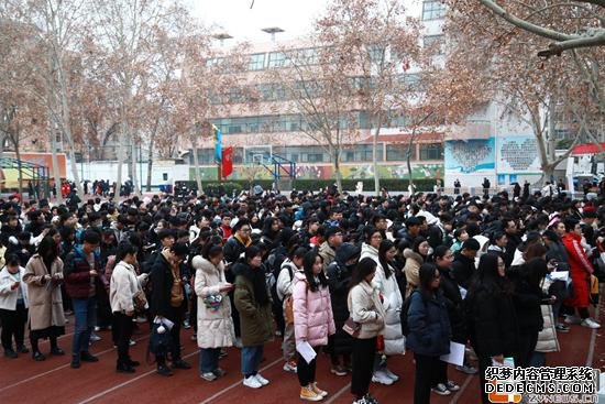 河南艺术类考试现场火爆 考生选报学校这些常识要掌握