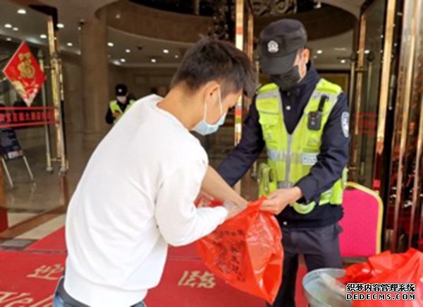 三亚市崖州区为留置湖北籍游客赠送崖州本土美食