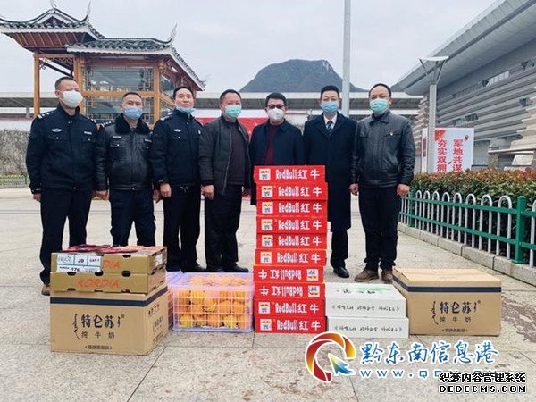 高铁南站：抗疫一线他们不孤单 热心群众送食物不留名