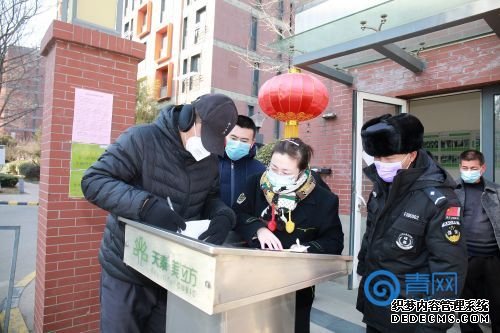 2退役军人志愿者在城市社区的防控一线