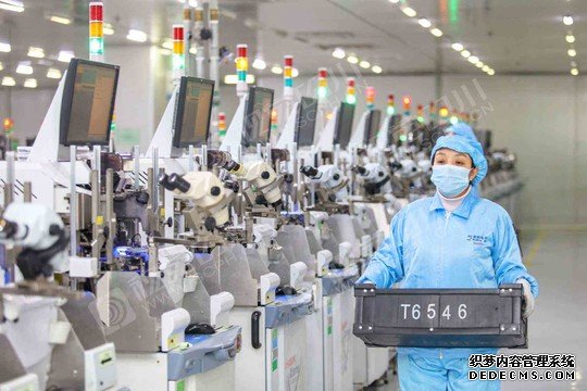 一線看復工︱遂寧：智能信息化車間復工生產忙