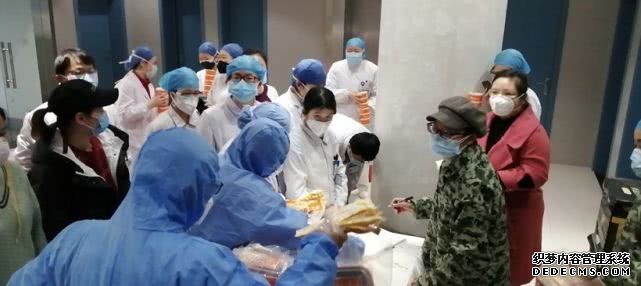 (武汉医护紧急专供餐行动现场)