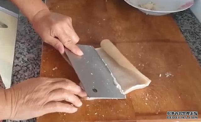 中国人眼中的“垃圾食品”火到美国,成了米其林餐厅招牌点心