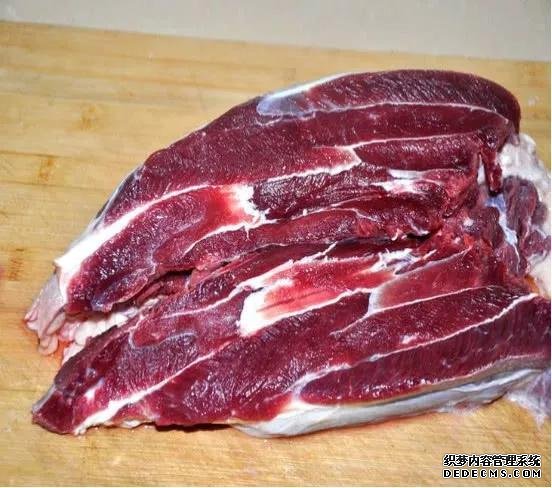 做卤牛肉时,学会这3招,牛肉不散入味,好吃不厌!