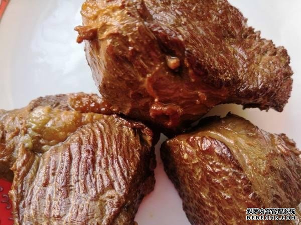 做卤牛肉时,学会这3招,牛肉不散入味,好吃不厌!