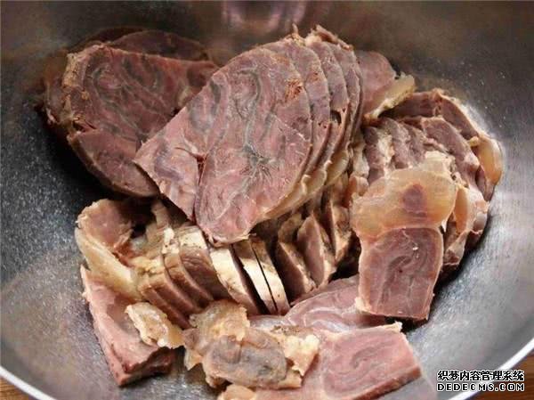 一斤生牛肉能卤出多少熟牛肉?怪不得卤肉店爱卖卤牛肉