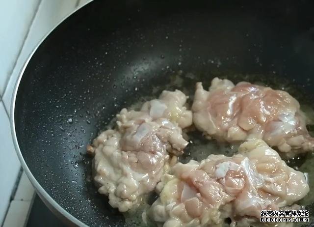 鸡腿的新吃法，不蒸不煮不烤，不用一滴油，外香内酥太好吃了