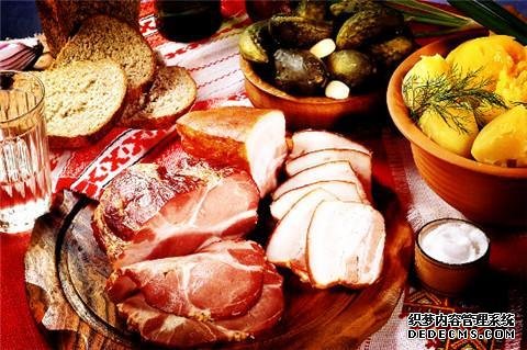 战斗民族经常将大肥肉作为下酒菜,这肉一般人是真吃不了