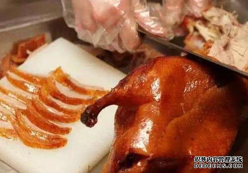 为什么烤鸭上明明还有很多肉，师傅却不片了？