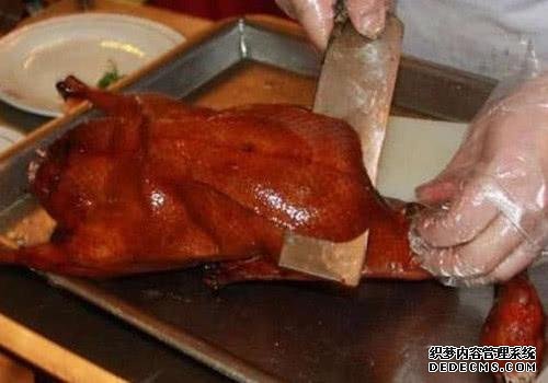 为什么烤鸭上明明还有很多肉，师傅却不片了？