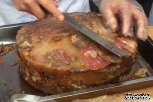 40岁男子把牛肉做成菜墩卖68元一斤,路人见了抢着买,你吃过吗?