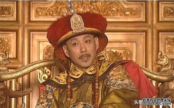 康熙皇帝第一次吃巧克力,看了近一千字的说明书,缓缓说出3个字