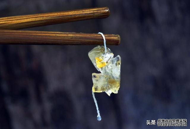 冰糖里吃出“白线”,很多人嫌脏,制糖商这样解释