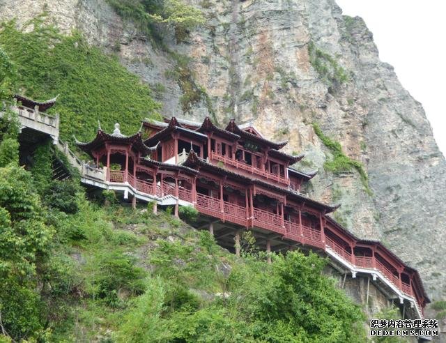 江南也有一悬空寺,与山西恒山悬空寺,并称为“中国南北悬空寺”