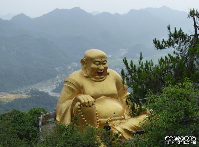 江南也有一悬空寺,与山西恒山悬空寺,并称为“中国南北悬空寺”
