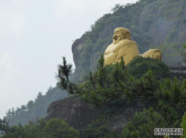 江南也有一悬空寺,与山西恒山悬空寺,并称为“中国南北悬空寺”