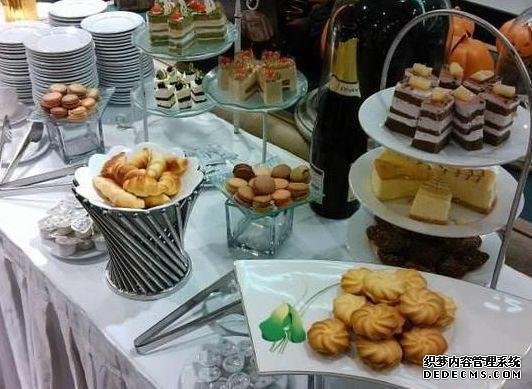 吃自助餐时,请专挑这3种食物!一盘就回本,老板看见直呼心痛