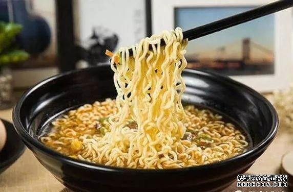 外表看着精致干净,其实特别“脏”的四种零食,不知道吃过几种?