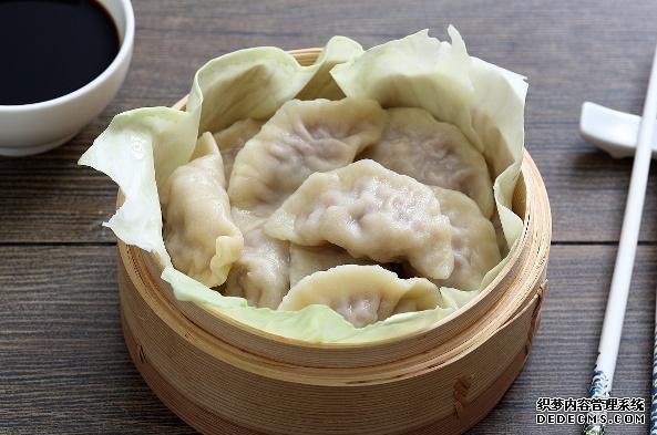 俄罗斯人喜欢中国菜吗?看看俄罗斯边境中国早餐店,你就明白了