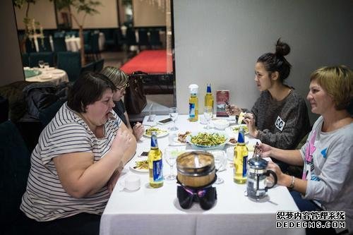 俄罗斯人喜欢中国菜吗?看看俄罗斯边境中国早餐店,你就明白了
