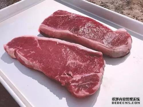 从冰箱拿出的冻肉,最忌直接加水泡,教你一招,吃着和鲜肉一样